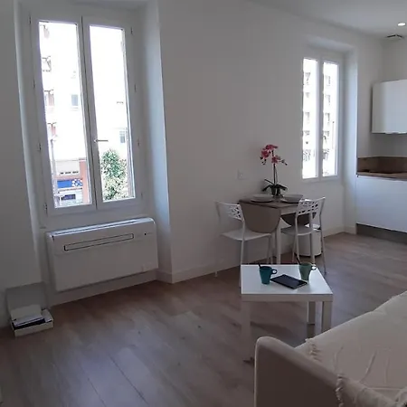 Studio Promenade Des Anglais Climatise. Mer/Plage * Niza